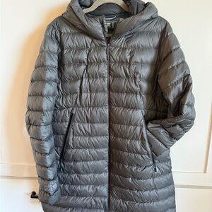 Mountain Hardwear Women's Charcoal Puffer Coat